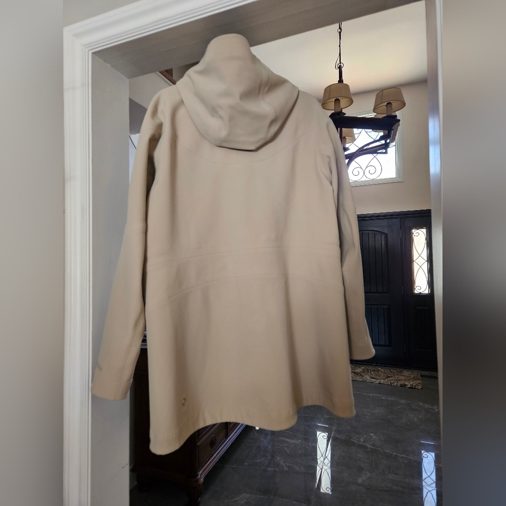 Lululemon Rapshell Rain Jacquet - Picture 2 of 2